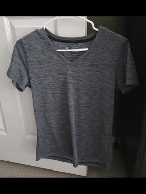 Under Armour Charcoal Heather V-Neck Performance Tee